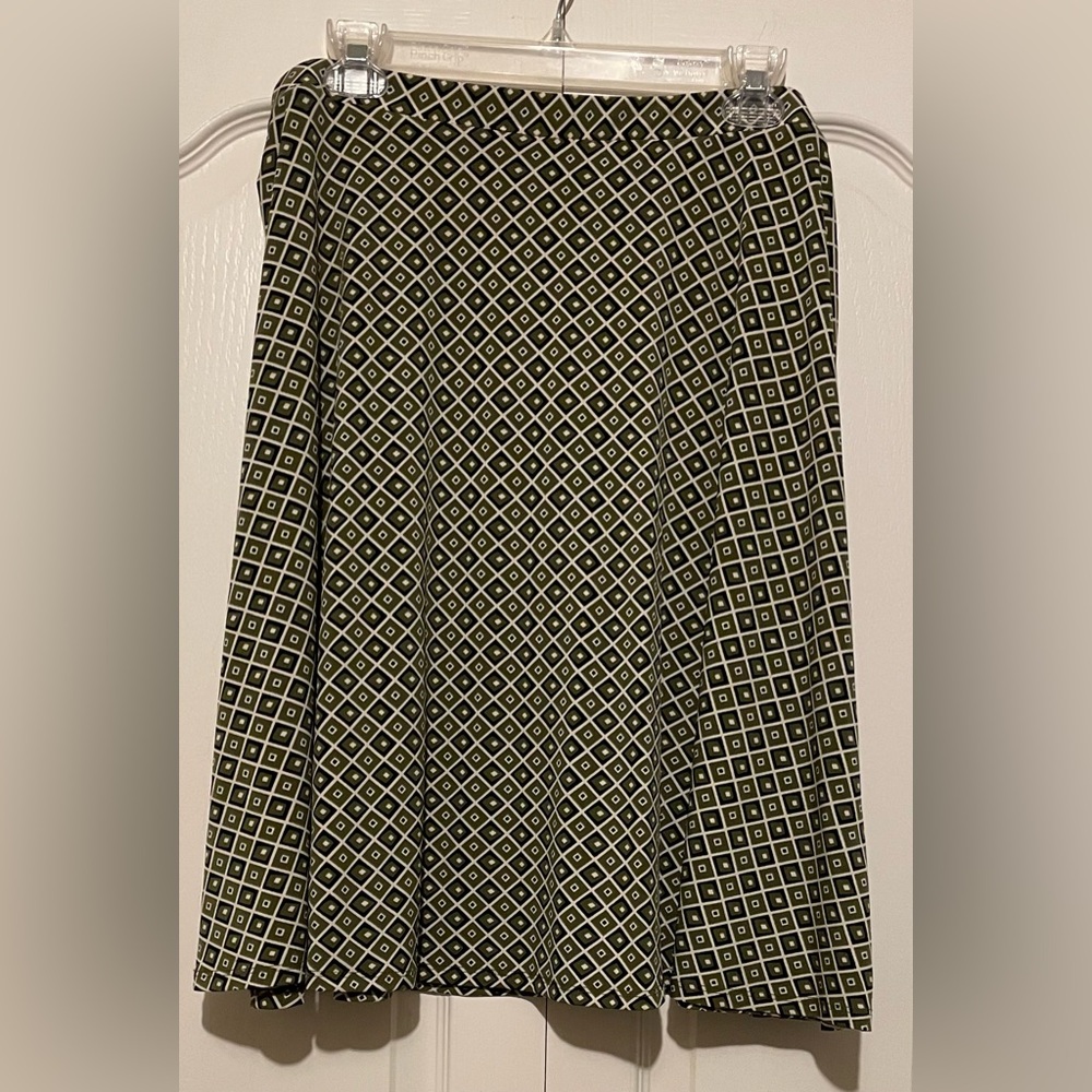 Gilli Black, Green, and White Patterned Midi Skirt